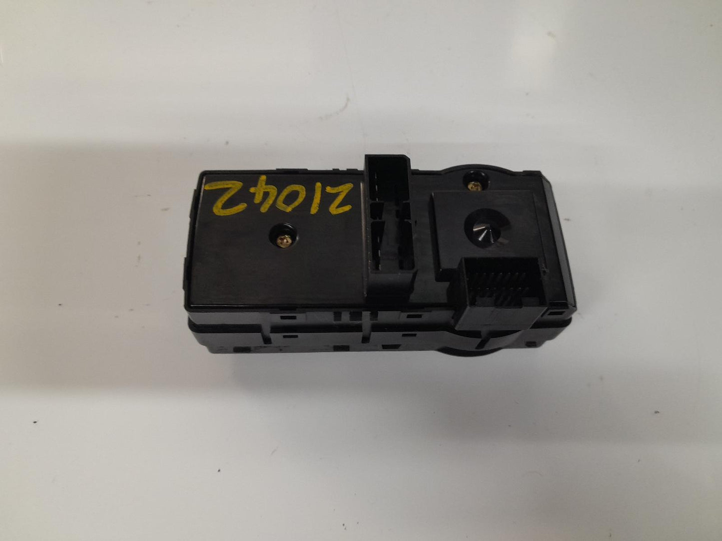 HOLDEN COMMODORE POWER WINDOW SWITCH FRONT CENTRE MASTERSWITCH, 4 DOOR, BLACK, VE, 05/06-04/13